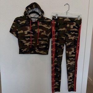 Feathers Girls Green Red Camo Short Sleeve Cropped Hoodie & Pants 2 Piece SZ L